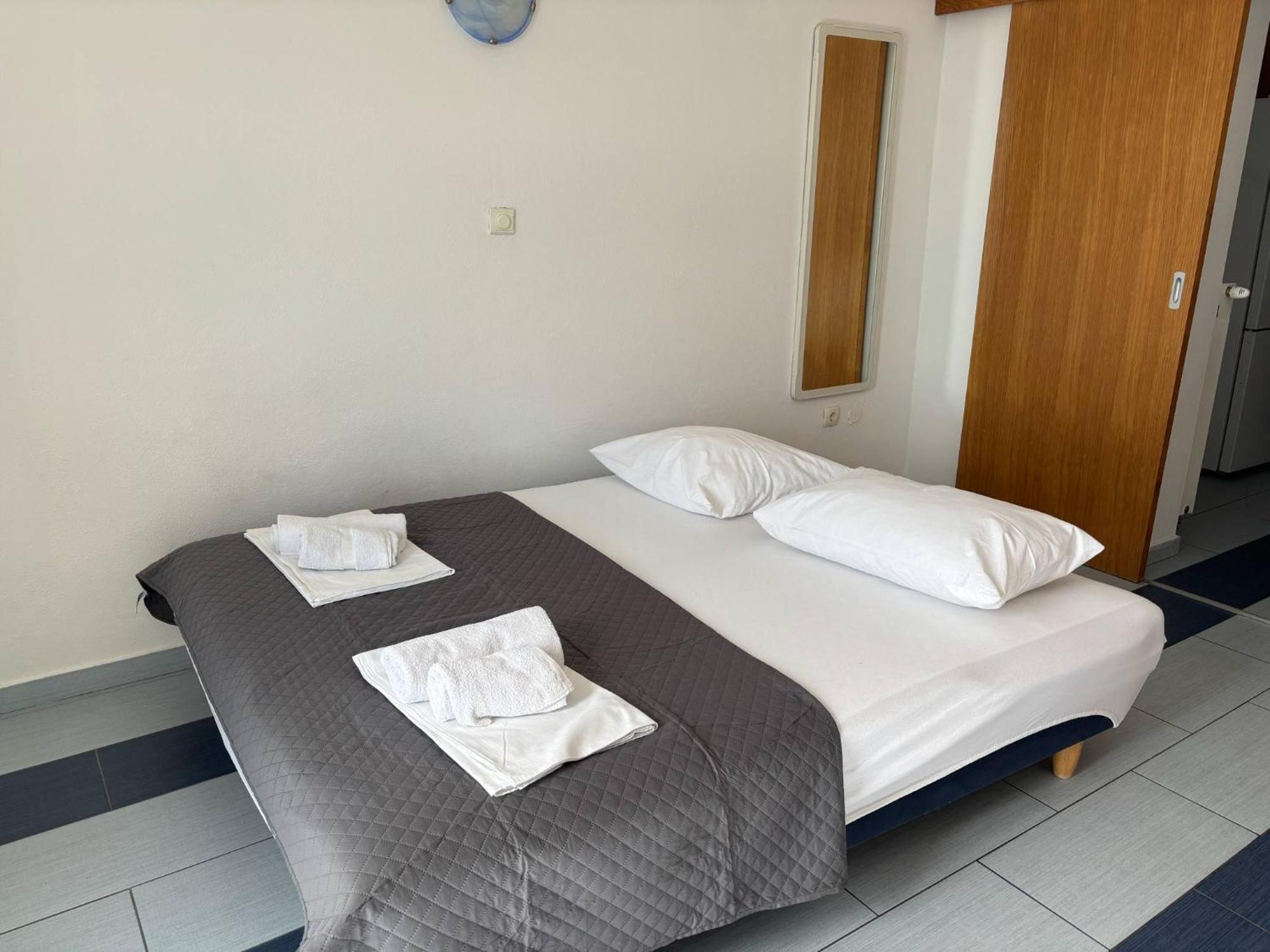 Apartments & Room Madi Senj  Extérieur photo